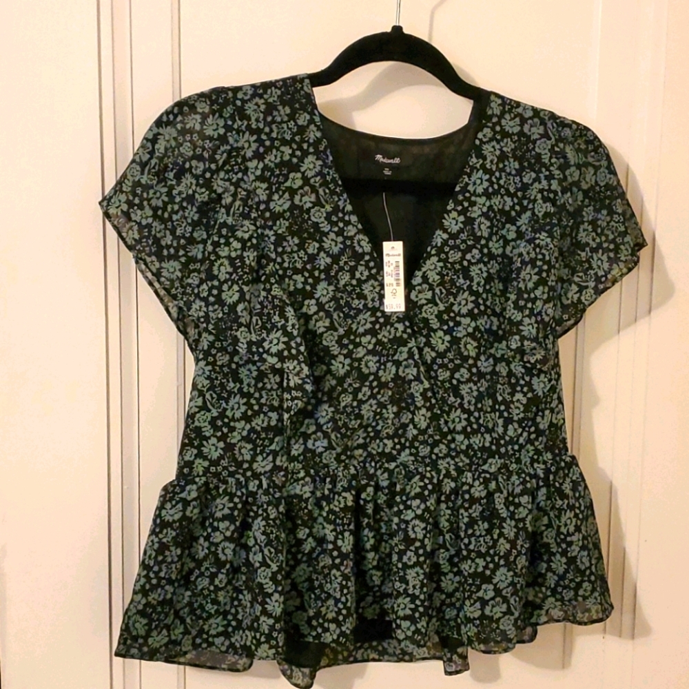 Flutter sleeve peplum blouse